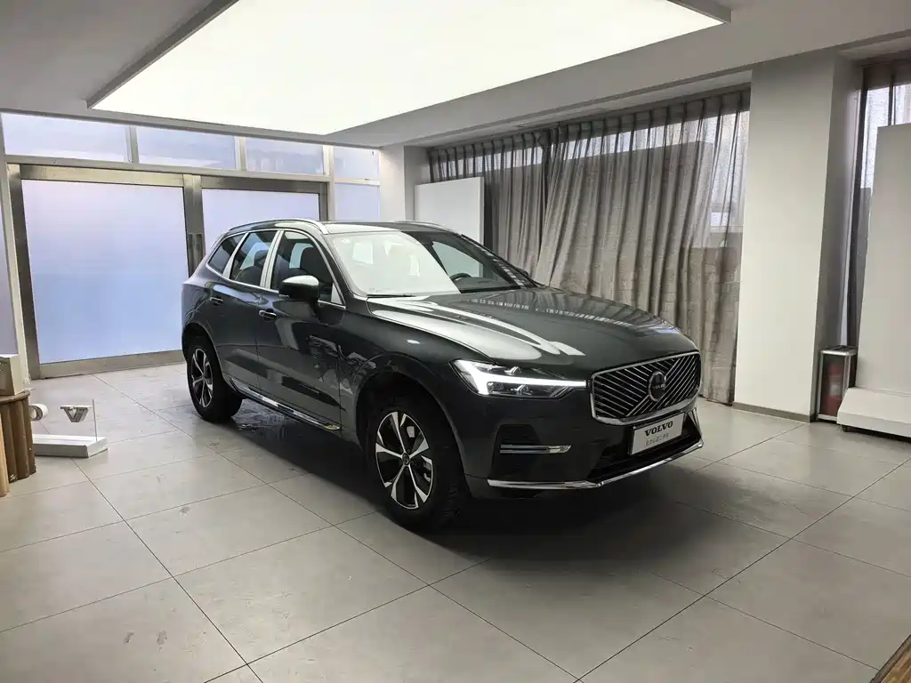 Volvo Volvo XC60 2026 B5 AWD Momentum Luxury Edition 2025 - thumbnail 3