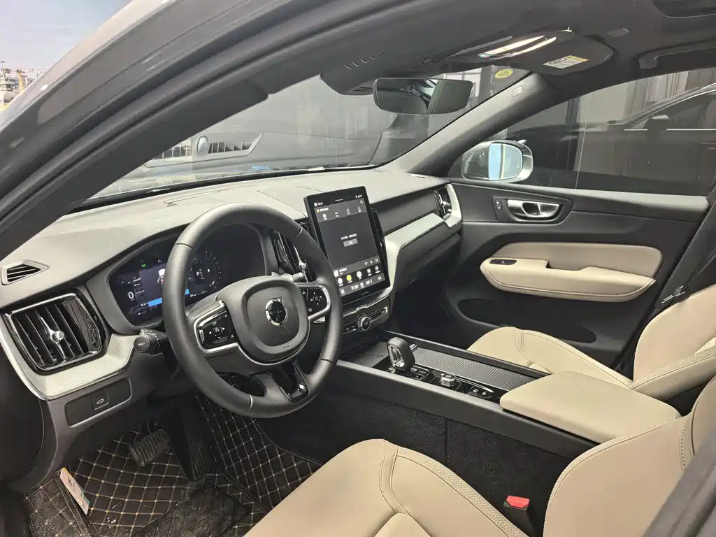Volvo Volvo XC60 2026 B5 AWD Momentum Luxury Edition 2025 - thumbnail 5