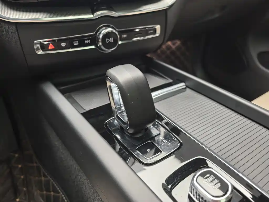 Volvo Volvo XC60 2026 B5 AWD Momentum Luxury Edition 2025 - thumbnail 8