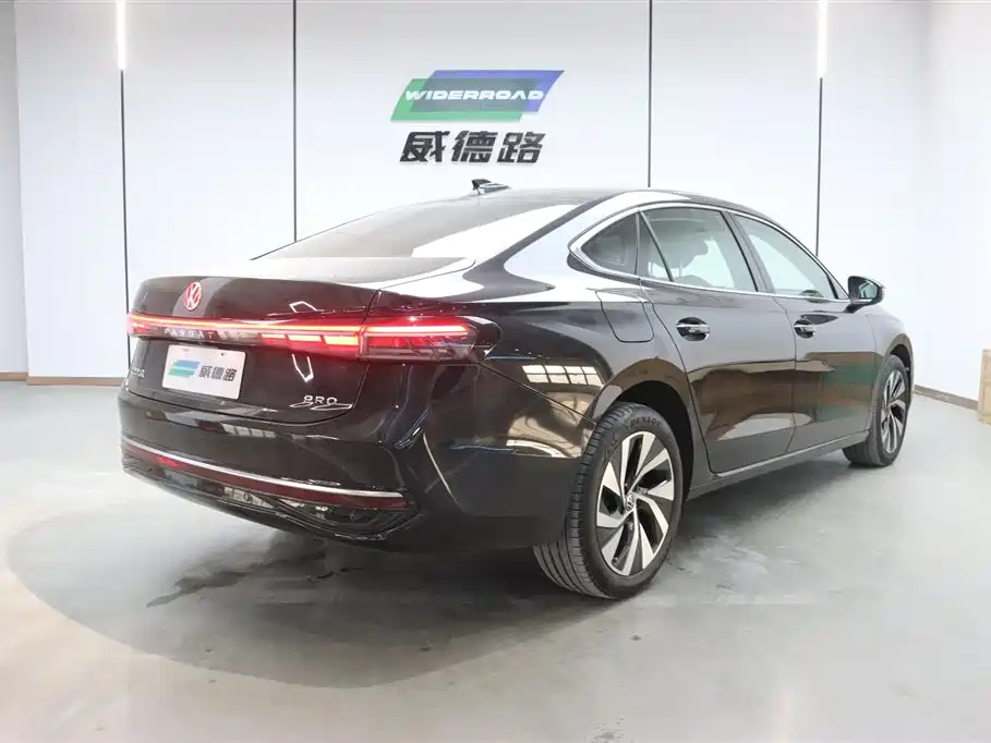 Volkswagen Passat 2025 Pro 380TSI Dragon Edition 2025 - thumbnail 4