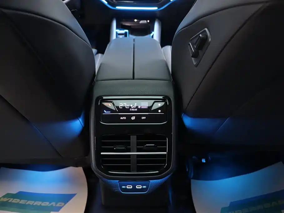 Volkswagen Passat 2025 Pro 380TSI Dragon Edition 2025 - thumbnail 21