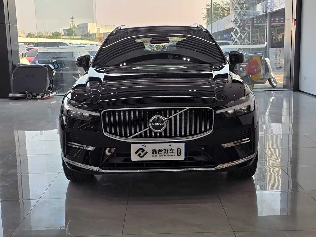Volvo Volvo XC60 2024 B5 AWD Momentum Luxury Edition 2023 - thumbnail 2