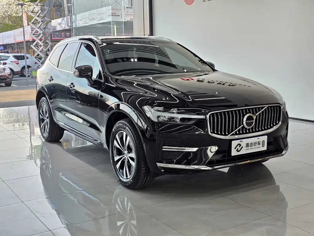 Volvo Volvo XC60 2024 B5 AWD Momentum Luxury Edition 2023 - thumbnail 3