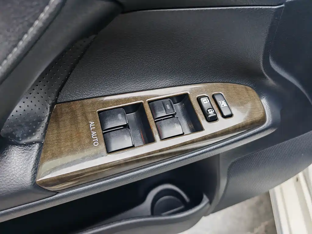 Toyota Toyota Reiz 2013 2.5V Luxury Edition 2016 - thumbnail 25