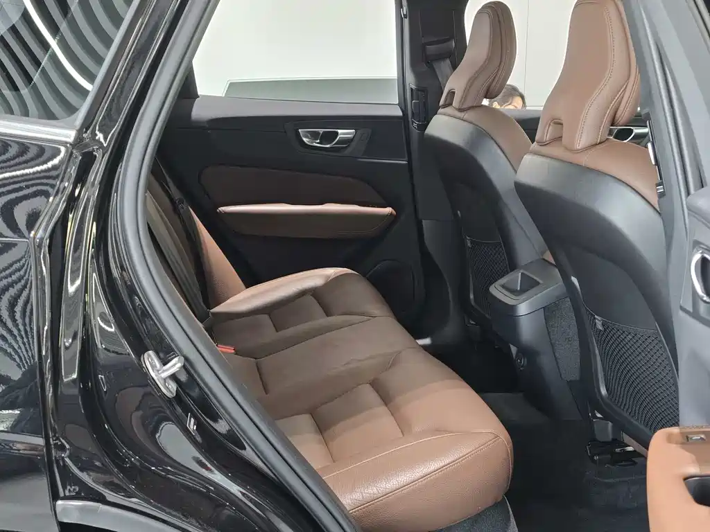 Volvo Volvo XC60 2024 B5 AWD Momentum Luxury Edition 2023 - thumbnail 9