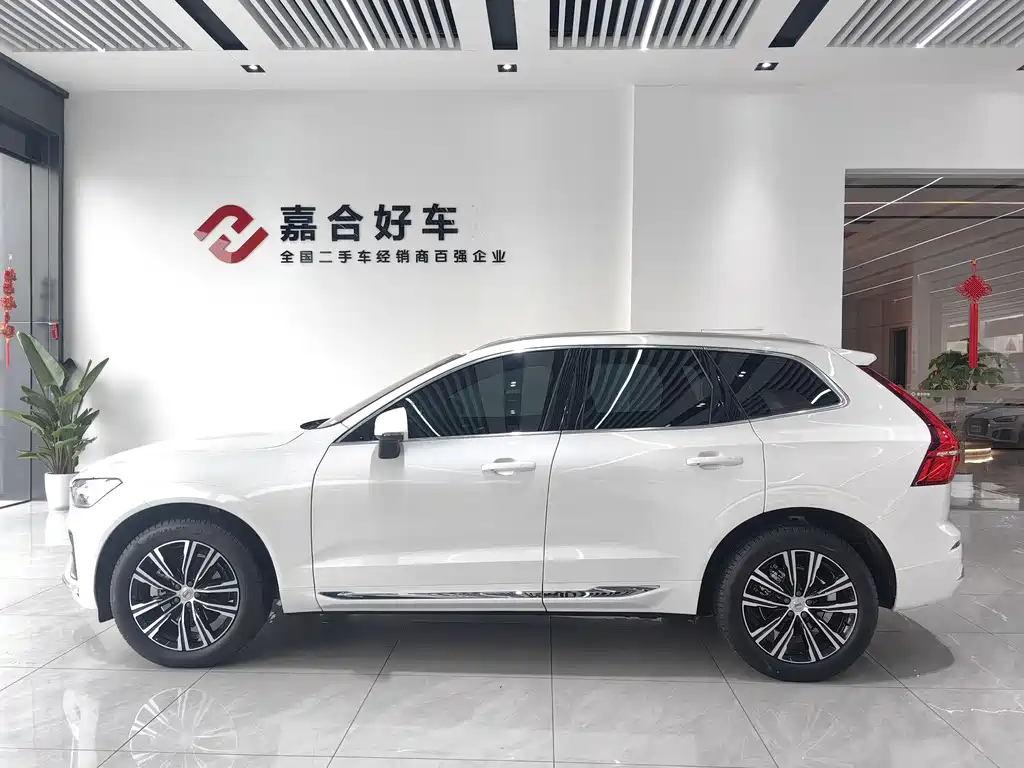 Volvo Volvo XC60 2022 B5 AWD Momentum Luxury Edition 2021 - thumbnail 3