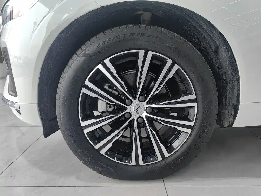 Volvo Volvo XC60 2022 B5 AWD Momentum Luxury Edition 2021 - thumbnail 4