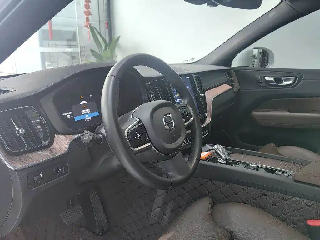 Volvo Volvo XC60 2022 B5 AWD Momentum Luxury Edition 2021 - thumbnail 8