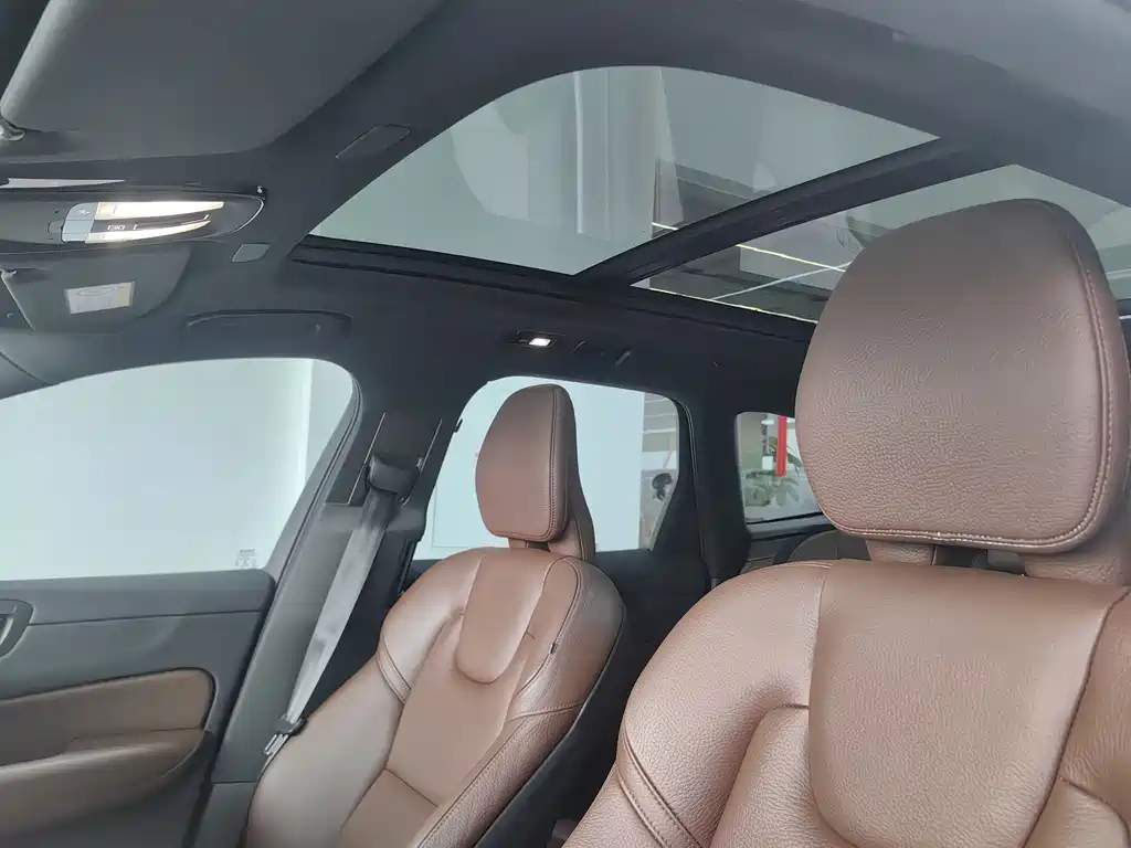 Volvo Volvo XC60 2022 B5 AWD Momentum Luxury Edition 2021 - thumbnail 9