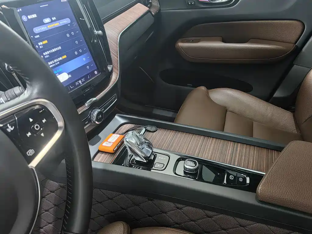 Volvo Volvo XC60 2022 B5 AWD Momentum Luxury Edition 2021 - thumbnail 10