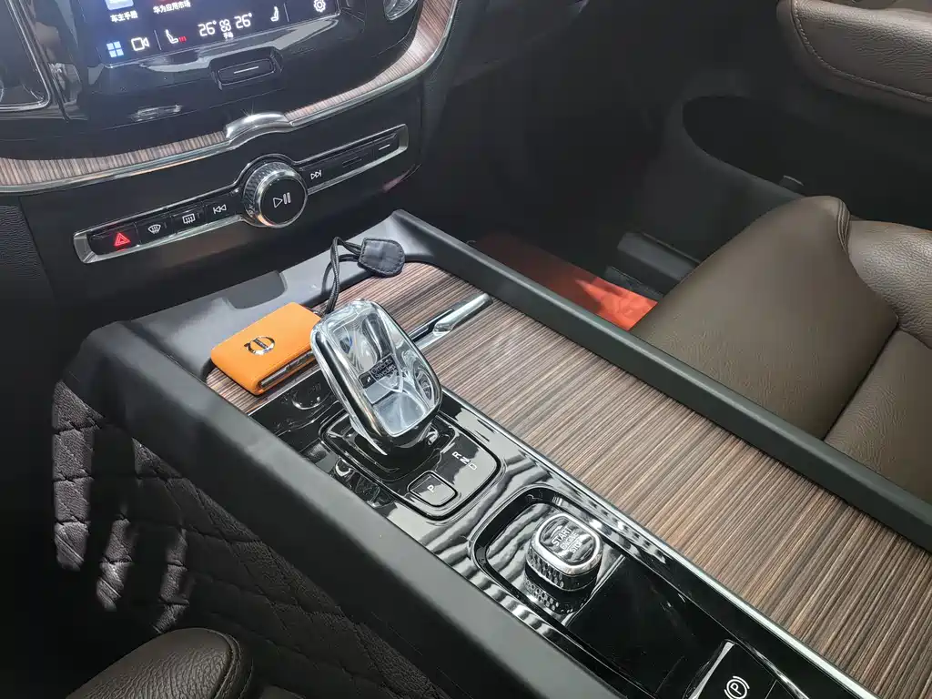 Volvo Volvo XC60 2022 B5 AWD Momentum Luxury Edition 2021 - thumbnail 12