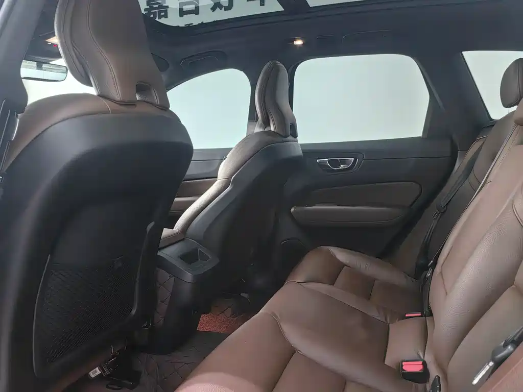 Volvo Volvo XC60 2022 B5 AWD Momentum Luxury Edition 2021 - thumbnail 16
