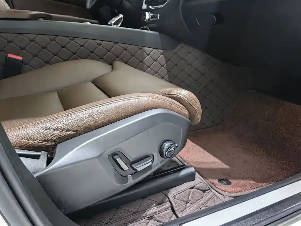 Volvo Volvo XC60 2022 B5 AWD Momentum Luxury Edition 2021 - thumbnail 17