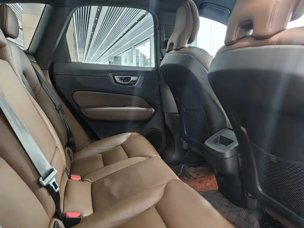 Volvo Volvo XC60 2022 B5 AWD Momentum Luxury Edition 2021 - thumbnail 19