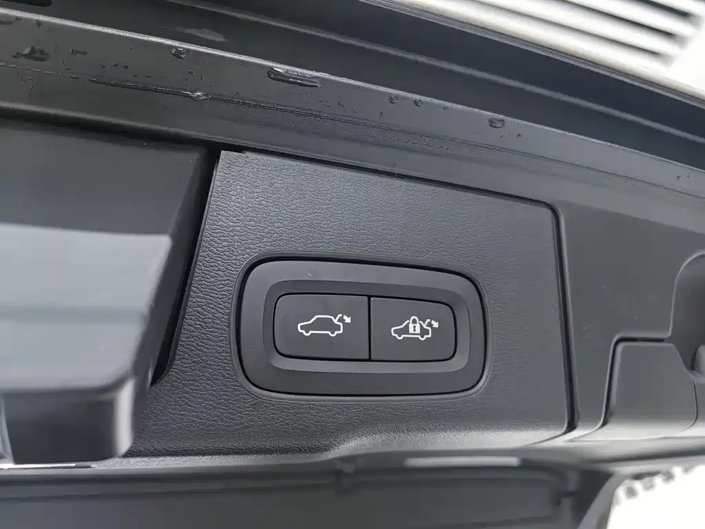 Volvo Volvo XC60 2022 B5 AWD Momentum Luxury Edition 2021 - thumbnail 21