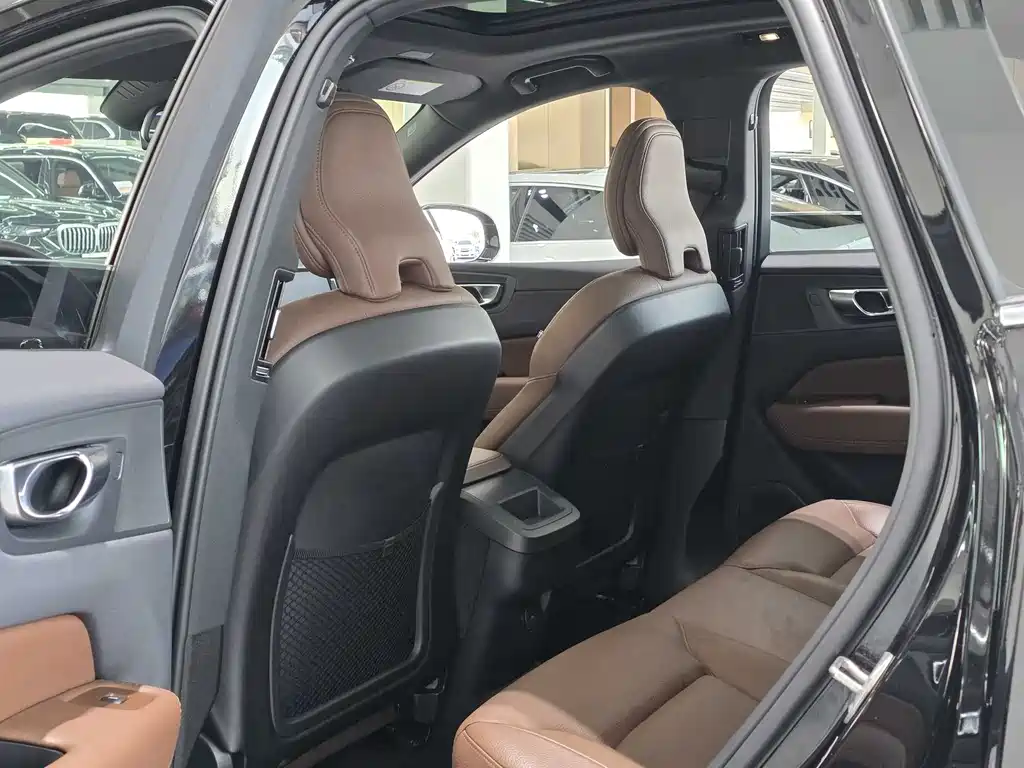 Volvo Volvo XC60 2024 B5 AWD Momentum Luxury Edition 2023 - thumbnail 13