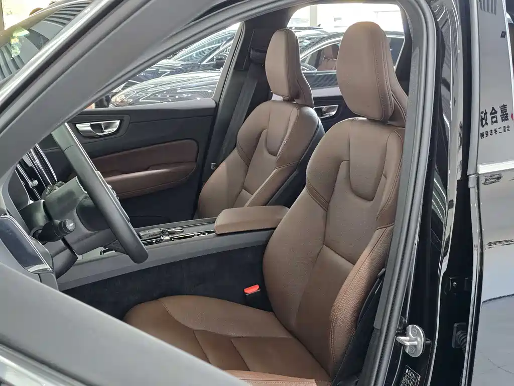 Volvo Volvo XC60 2024 B5 AWD Momentum Luxury Edition 2023 - thumbnail 14