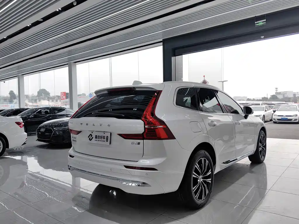 Volvo Volvo XC60 2022 B5 AWD Momentum Luxury Edition 2021 - thumbnail 24