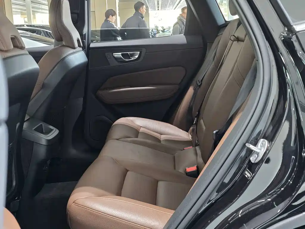 Volvo Volvo XC60 2024 B5 AWD Momentum Luxury Edition 2023 - thumbnail 15