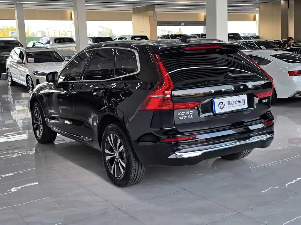 Volvo Volvo XC60 2024 B5 AWD Momentum Luxury Edition 2023 - thumbnail 18