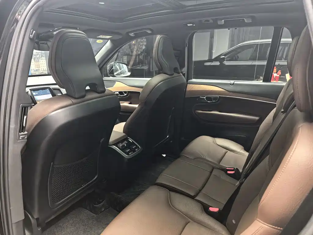Volvo Volvo XC90 2024 B6 Momentum Luxury 7-seater 2025 - thumbnail 5