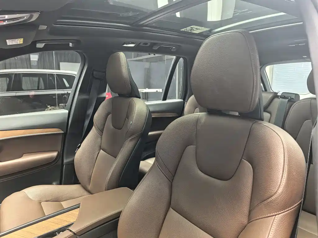 Volvo Volvo XC90 2024 B6 Momentum Luxury 7-seater 2025 - thumbnail 6