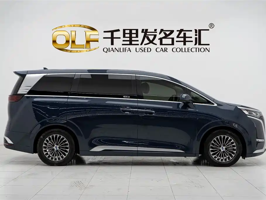 Denza DENZA D9 2022 EV 600 AWD Flagship 2023 - thumbnail 8