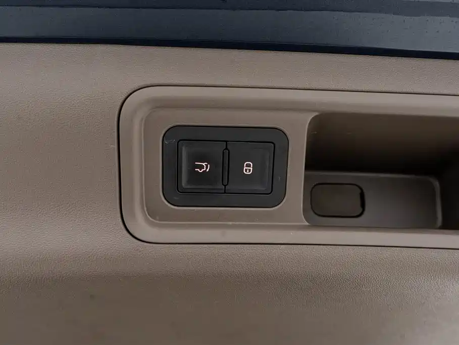 Denza DENZA D9 2022 EV 600 AWD Flagship 2023 - thumbnail 14