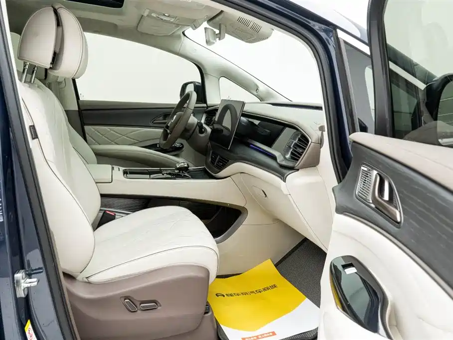 Denza DENZA D9 2022 EV 600 AWD Flagship 2023 - thumbnail 18