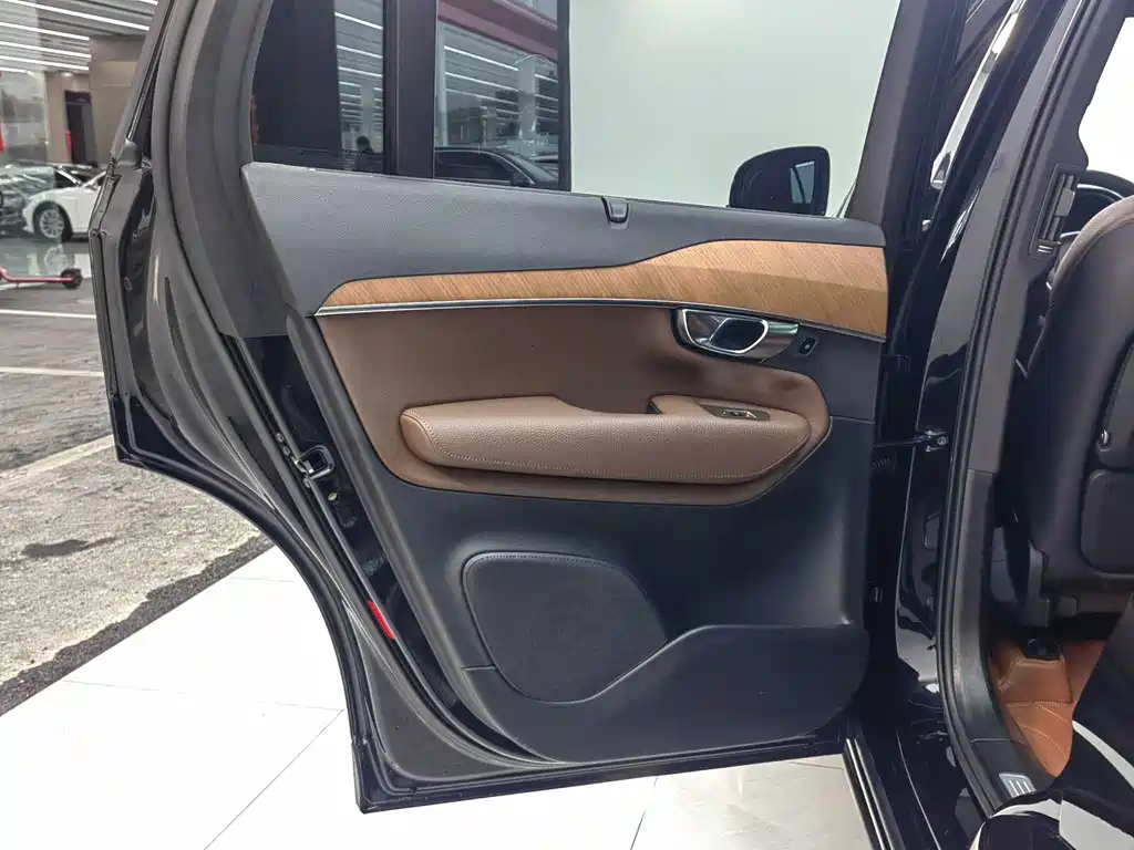 Volvo Volvo XC90 2021 B6 Momentum Luxury 7-seater 2022 - thumbnail 9