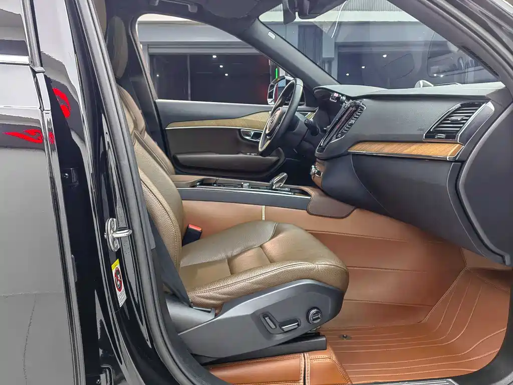 Volvo Volvo XC90 2021 B6 Momentum Luxury 7-seater 2022 - thumbnail 18