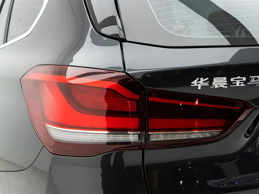 BMW BMW X1 2022 sDrive25Li Leading Edition 2022 - thumbnail 13