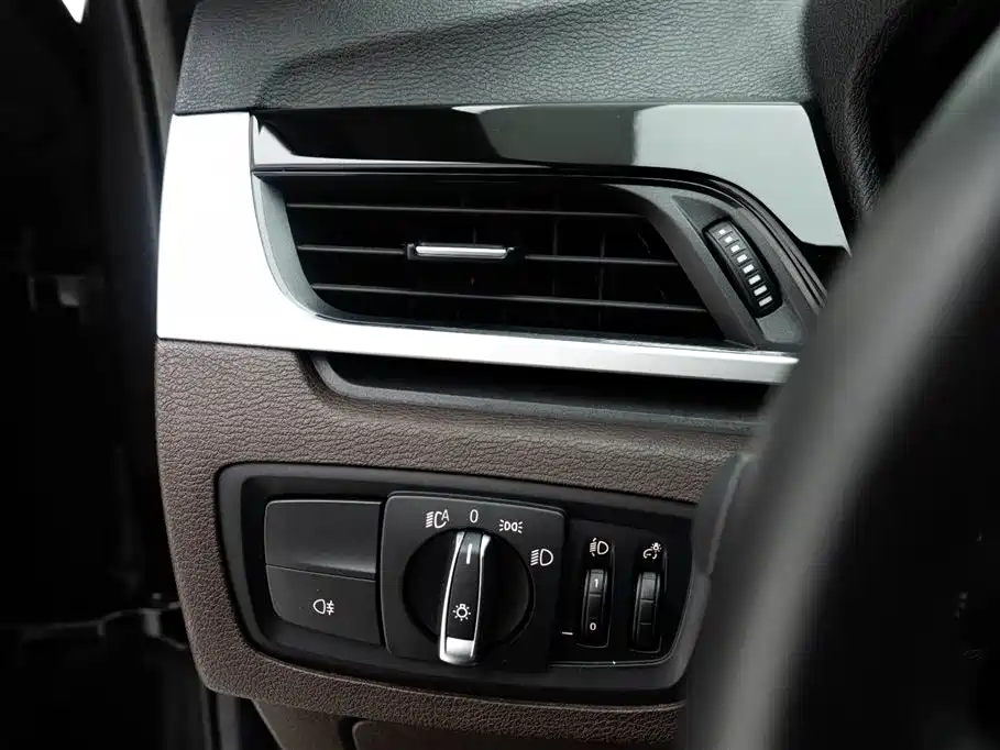 BMW BMW X1 2022 sDrive25Li Leading Edition 2022 - thumbnail 20