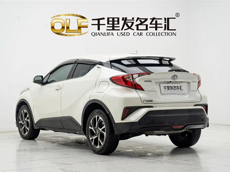 Toyota Toyota C-HR 2020 2.0L Leading Edition 2021 - thumbnail 4
