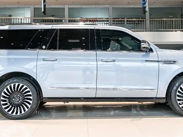 Lincoln Lincoln Navigator 2020 3.5T Long Wheelbase Presidential Edition 2022 - thumbnail 4