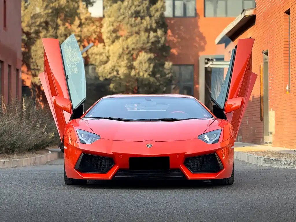 Lamborghini Lamborghini Aventador LP 700-4 2015 - thumbnail 2