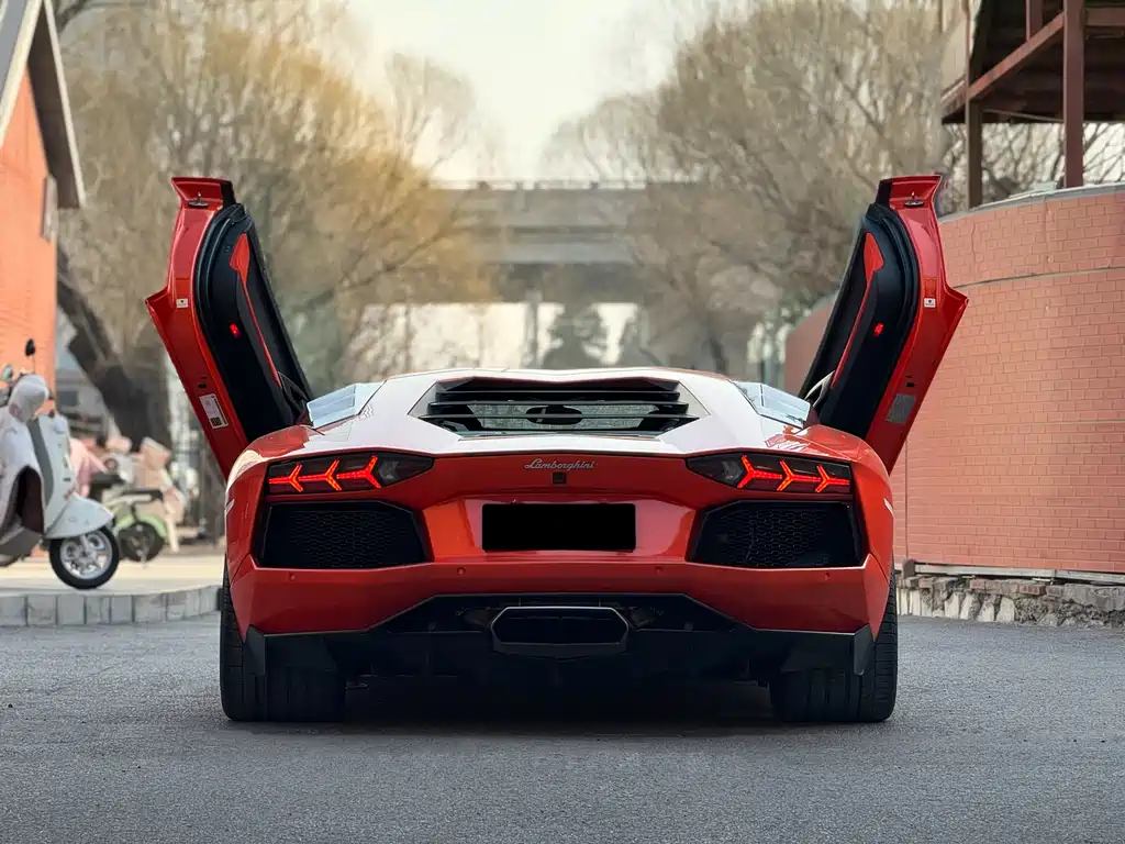 Lamborghini Lamborghini Aventador LP 700-4 2015 - thumbnail 16