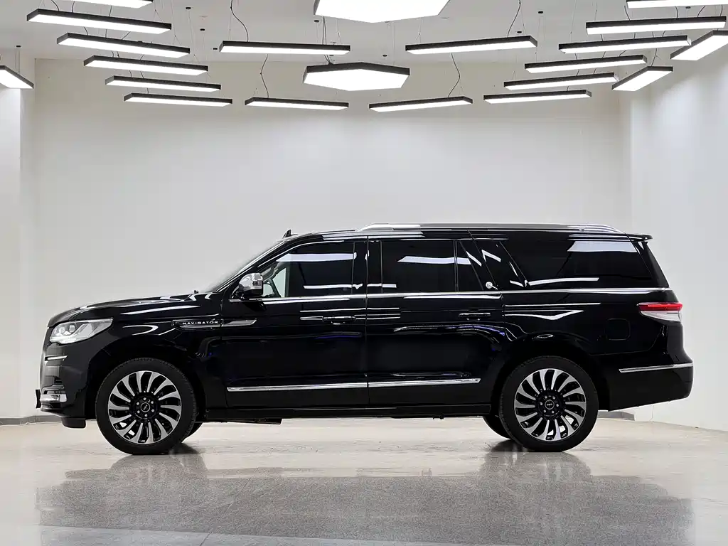 Lincoln Lincoln Navigator 2022 3.5T Long Wheelbase Presidential Edition 2024 - thumbnail 4