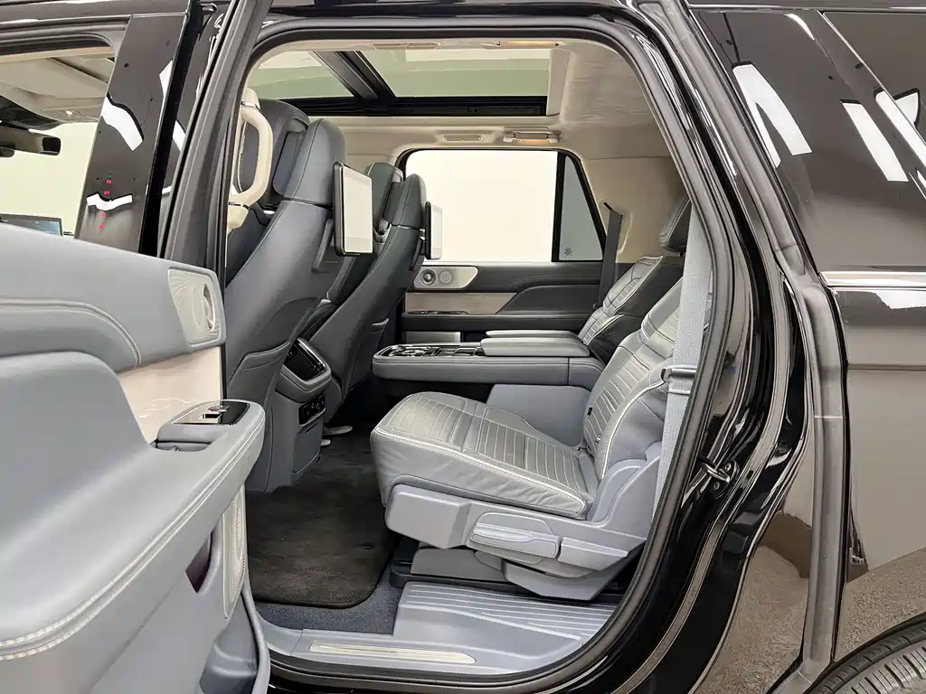 Lincoln Lincoln Navigator 2022 3.5T Long Wheelbase Presidential Edition 2024 - thumbnail 16