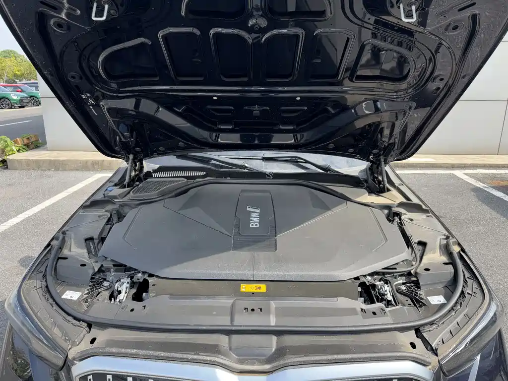 BMW BMW i5 2024 eDrive 35L Premium M Sport Package 2024 - thumbnail 4