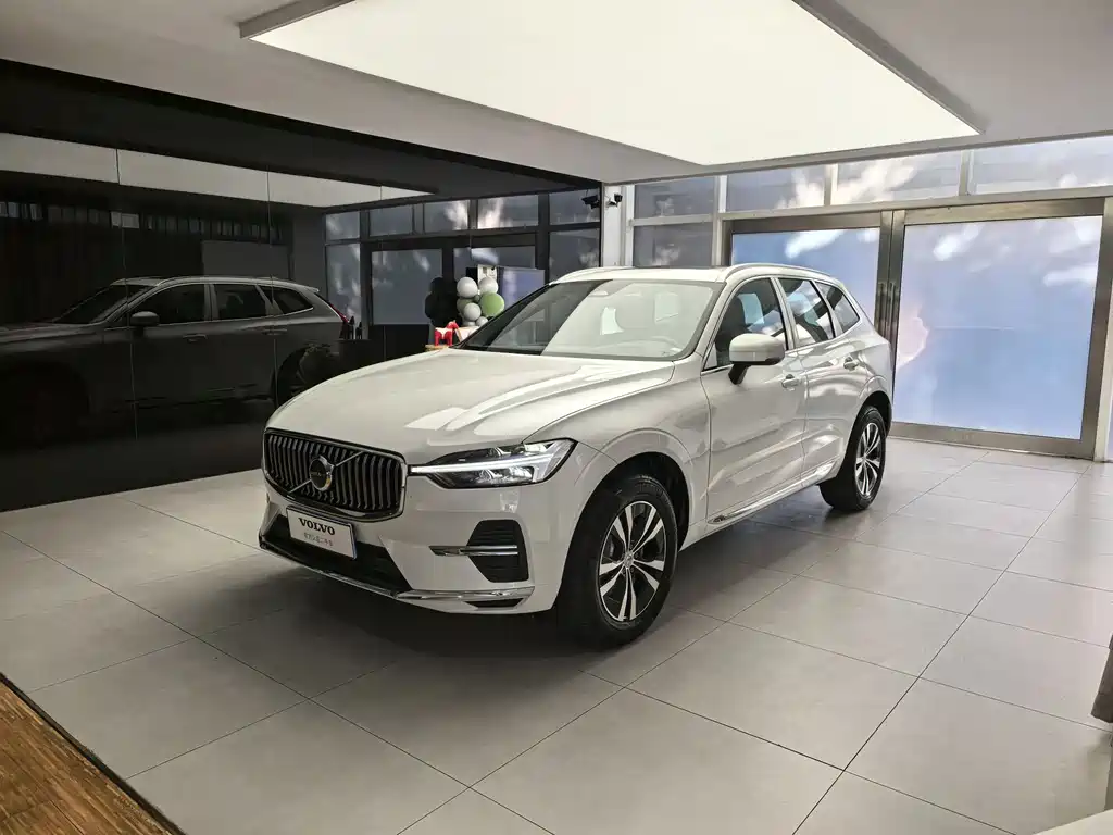 Volvo Volvo XC60 2025 B5 AWD Momentum Luxury Edition 2025