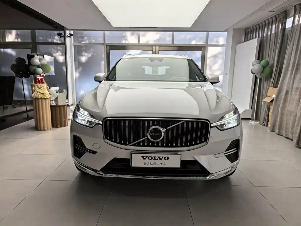Volvo Volvo XC60 2025 B5 AWD Momentum Luxury Edition 2025 - thumbnail 2