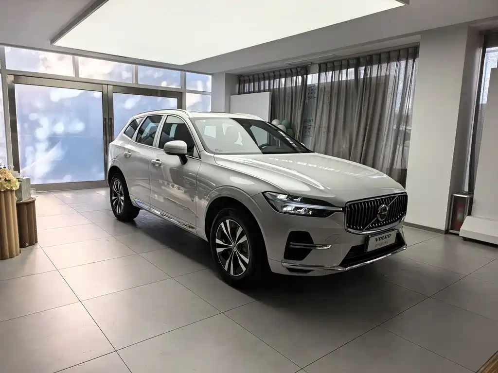 Volvo Volvo XC60 2025 B5 AWD Momentum Luxury Edition 2025 - thumbnail 3