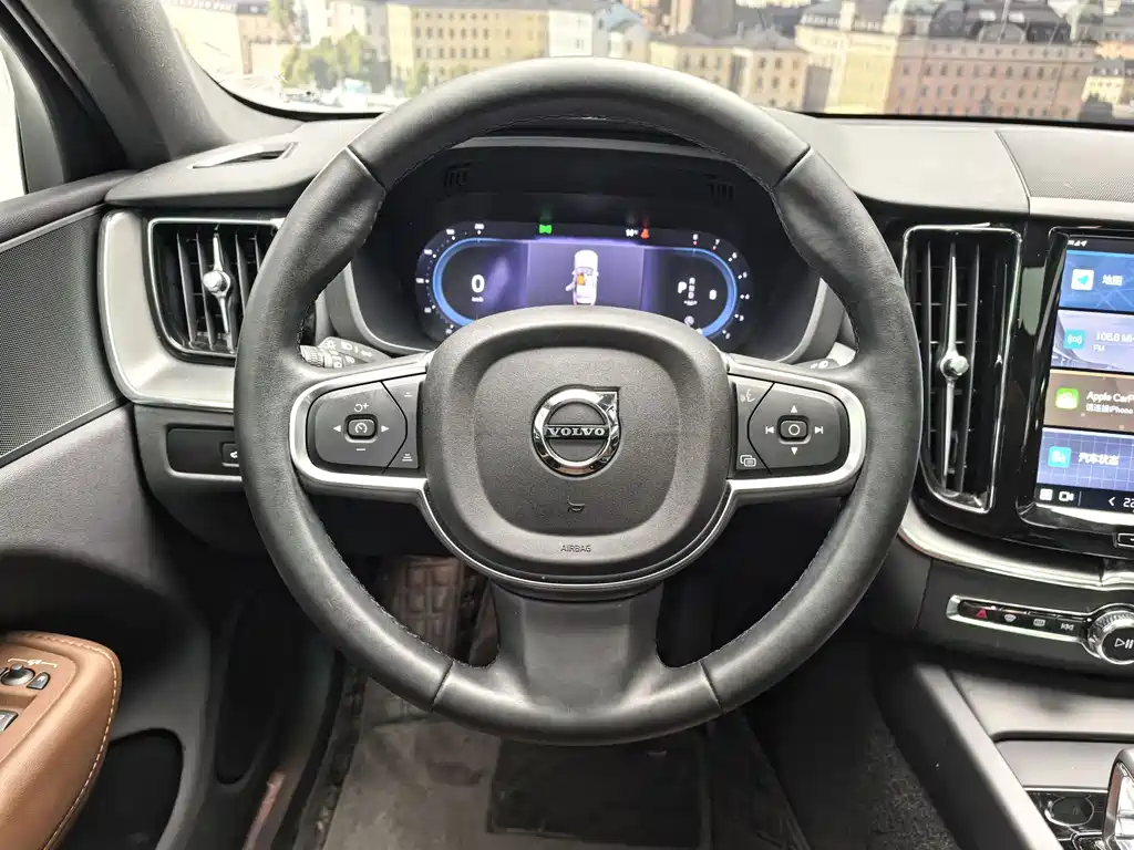 Volvo Volvo XC60 2025 B5 AWD Momentum Luxury Edition 2025 - thumbnail 4