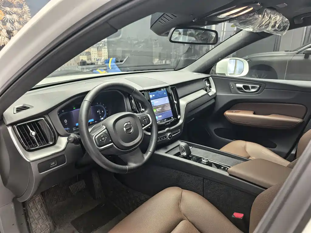Volvo Volvo XC60 2025 B5 AWD Momentum Luxury Edition 2025 - thumbnail 7