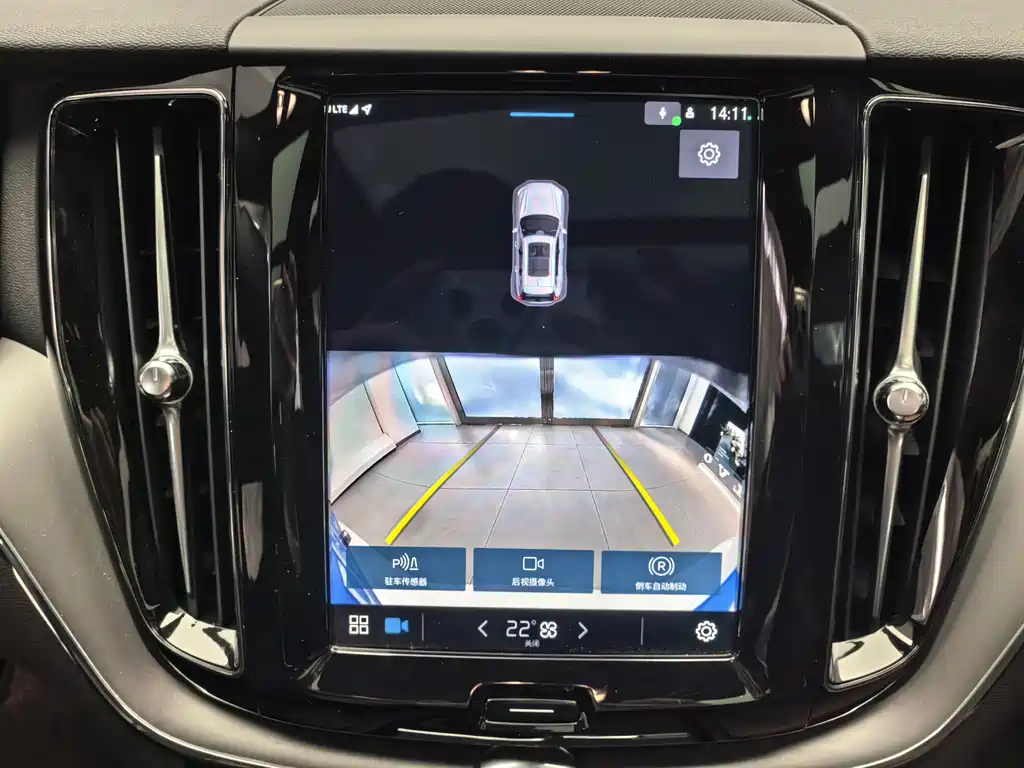 Volvo Volvo XC60 2025 B5 AWD Momentum Luxury Edition 2025 - thumbnail 9