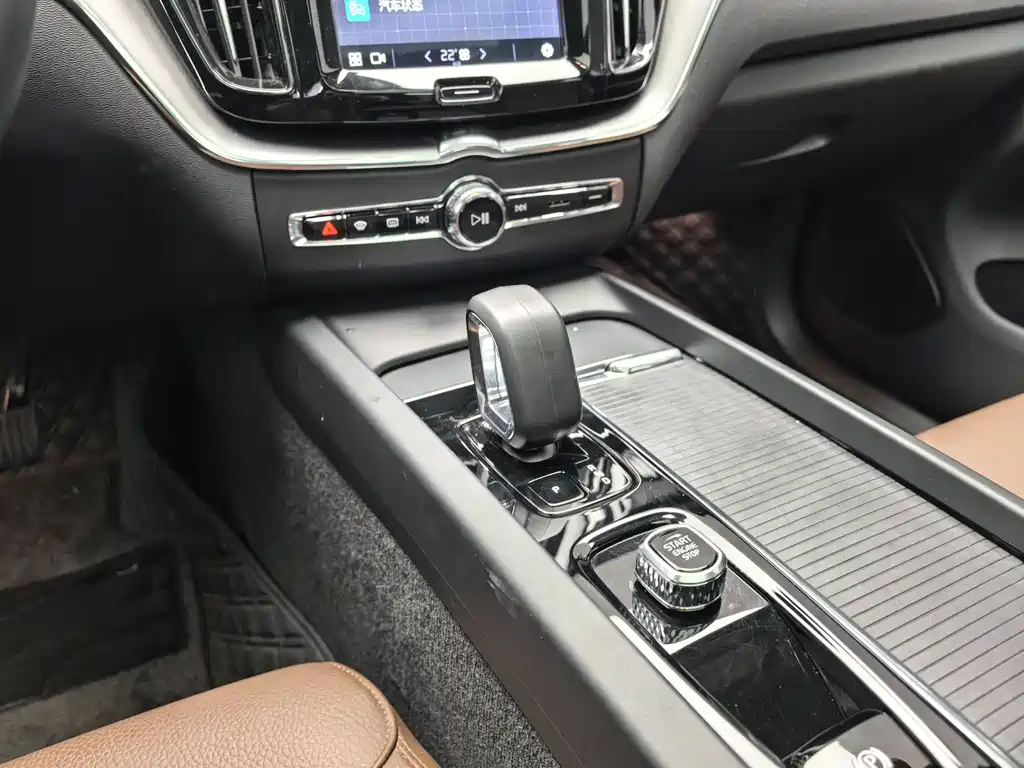 Volvo Volvo XC60 2025 B5 AWD Momentum Luxury Edition 2025 - thumbnail 10