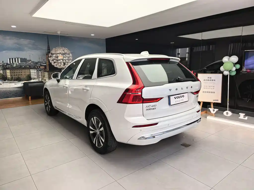 Volvo Volvo XC60 2025 B5 AWD Momentum Luxury Edition 2025 - thumbnail 14