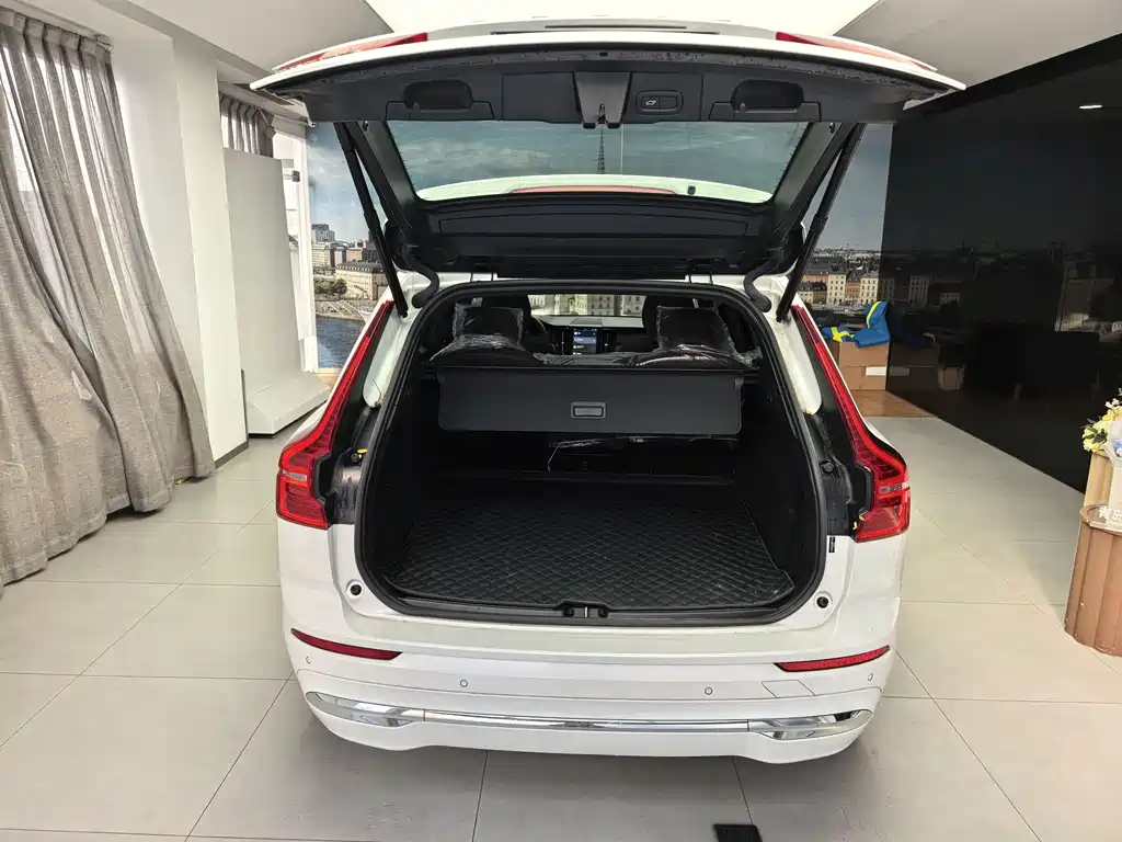 Volvo Volvo XC60 2025 B5 AWD Momentum Luxury Edition 2025 - thumbnail 15