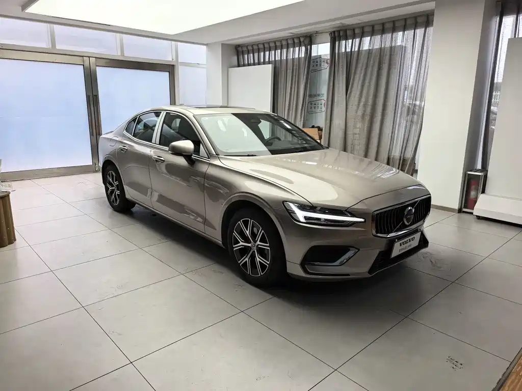 Volvo Volvo S60 2025 B4 Comfort Luxury Edition 2025 - thumbnail 3